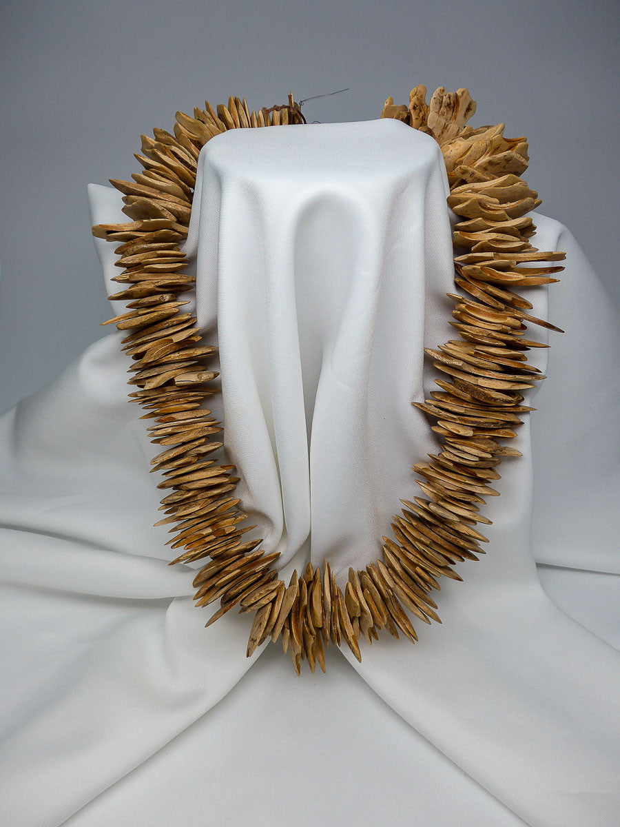 ONE STRAND NATURAL WOOD CHIP NECKLACE