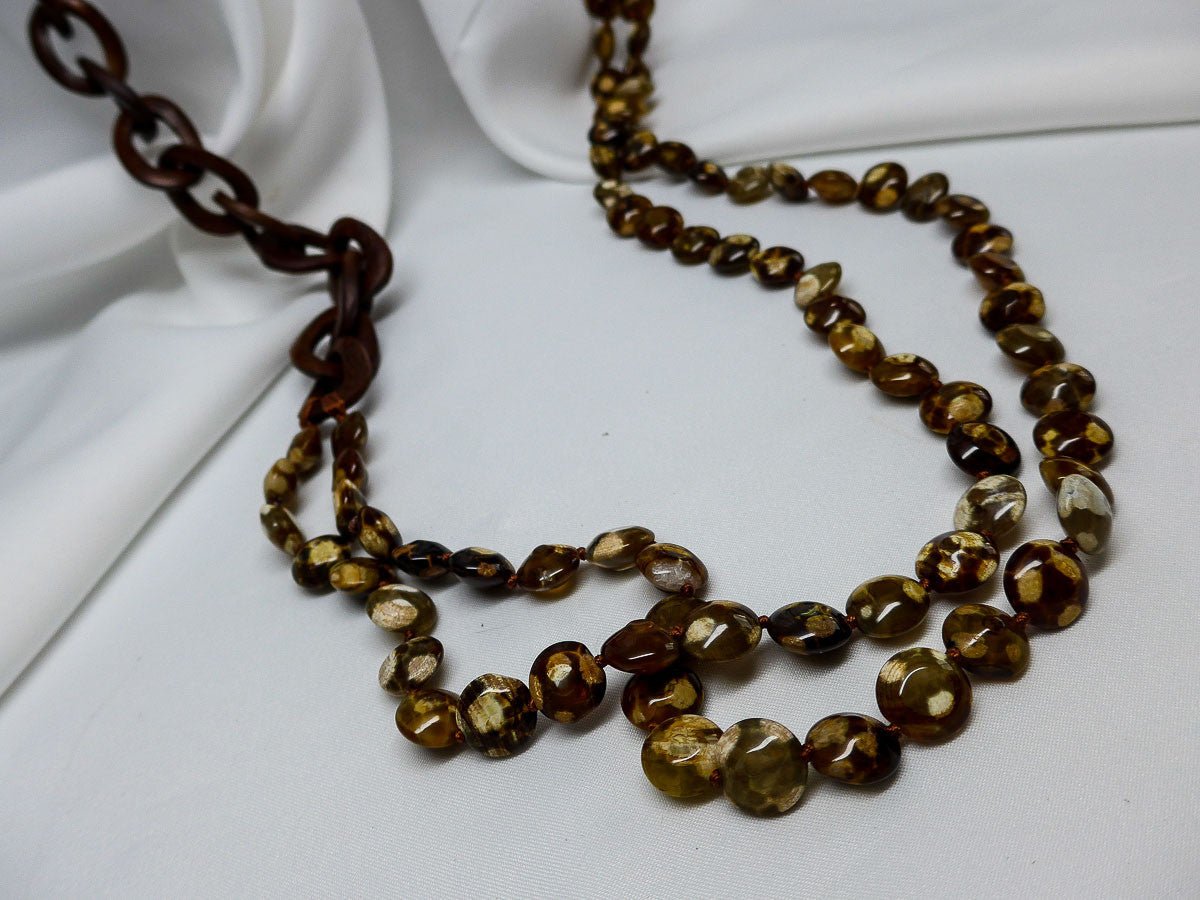 One Strand Wood and Agate Necklace