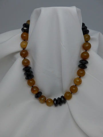 One Strand Serpentine (Yellow) and Onyx Gemstone Necklace