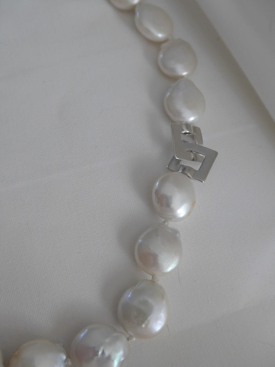 One Strand White Coin Cultured Pearl Necklace