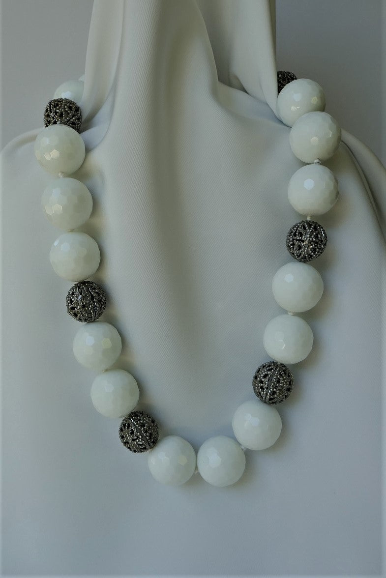 One Strand 20mm White Agate Gemstone Necklace