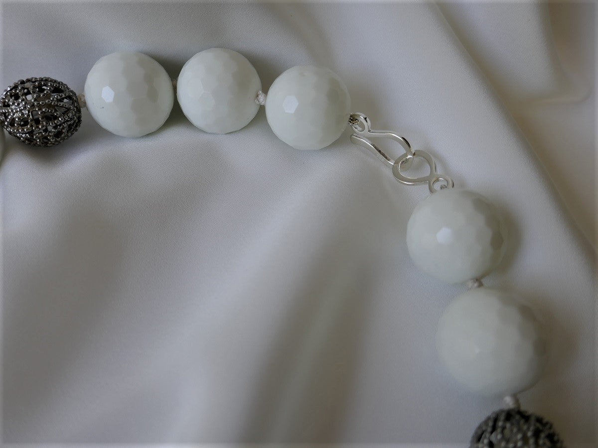 One Strand 20mm White Agate Gemstone Necklace